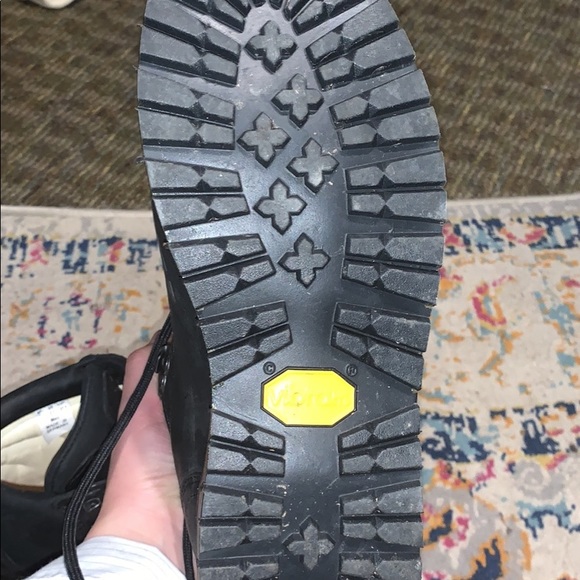 Black Han Wag Tashi Yak leather hand stitched hiking boots. - Picture 3 of 4